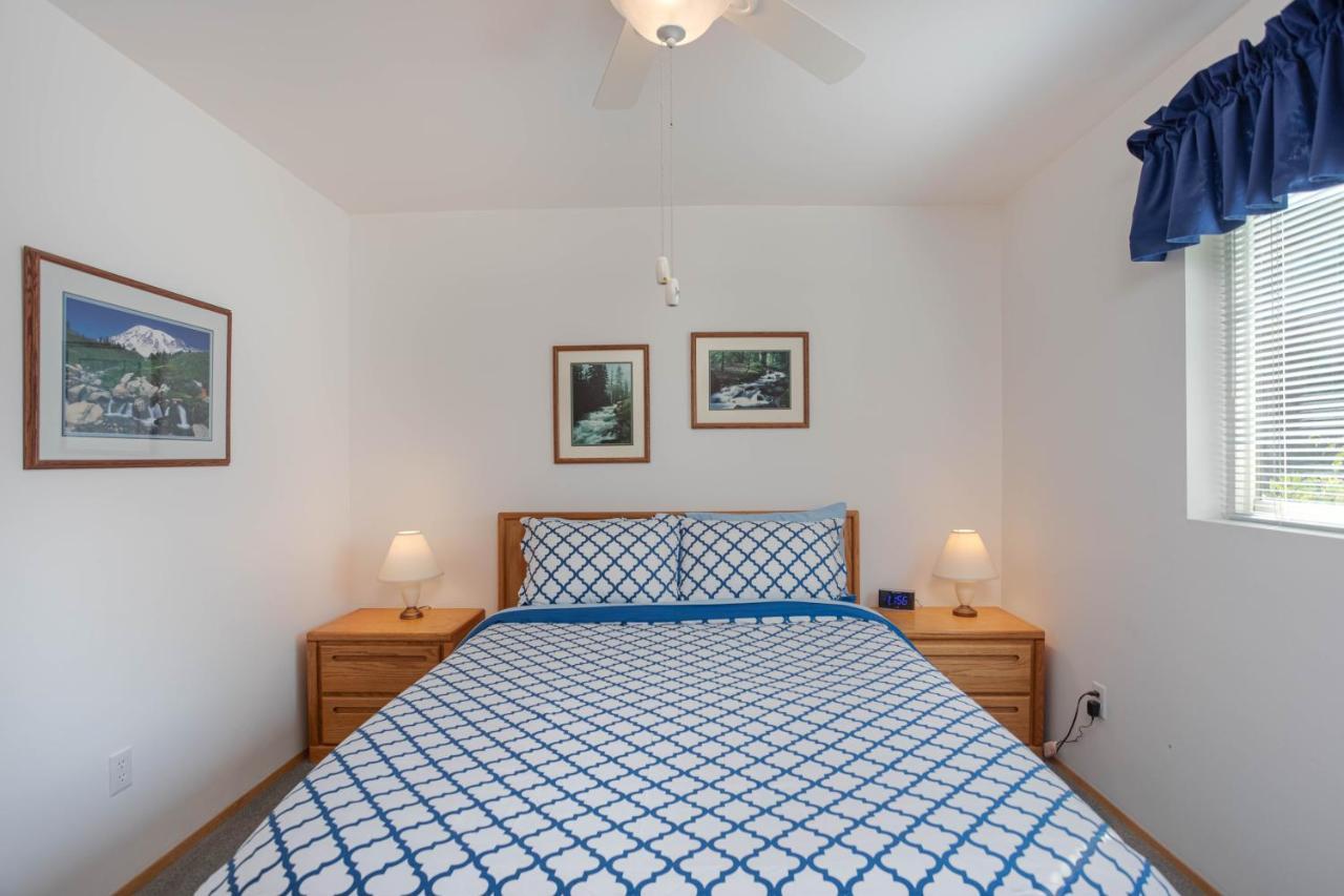 Walk To Downtown * 6 Guests * Pets * A/C! * No Stairs! Apartment เลเวนเวิร์ท ภายนอก รูปภาพ
